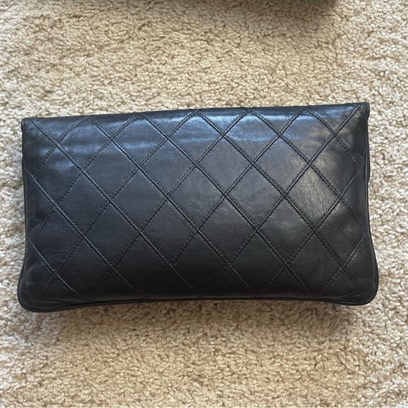 RARE VINTAGE 1988 CHANEL BLACK LEATHER CLUTCH BAG W/ 24K GOLD PLATED HARDWARE!! - Picture 7 of 9